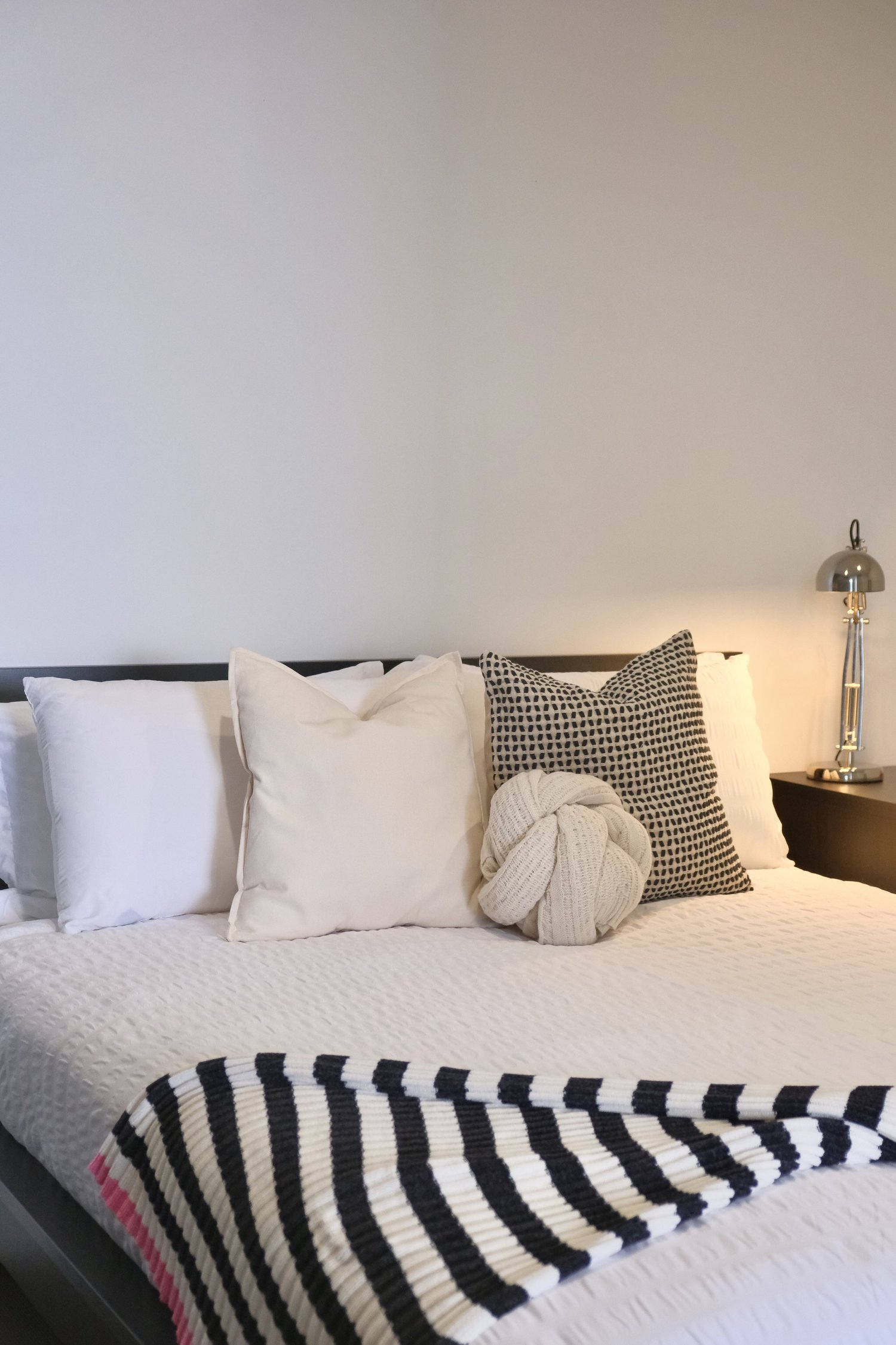 Bauhaus Pop Apartment — property photography 8